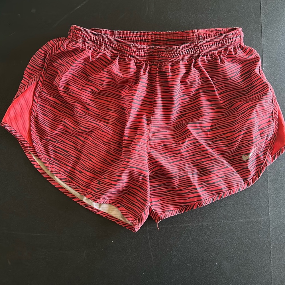 Nike Women’s modern tempo shorts 3”